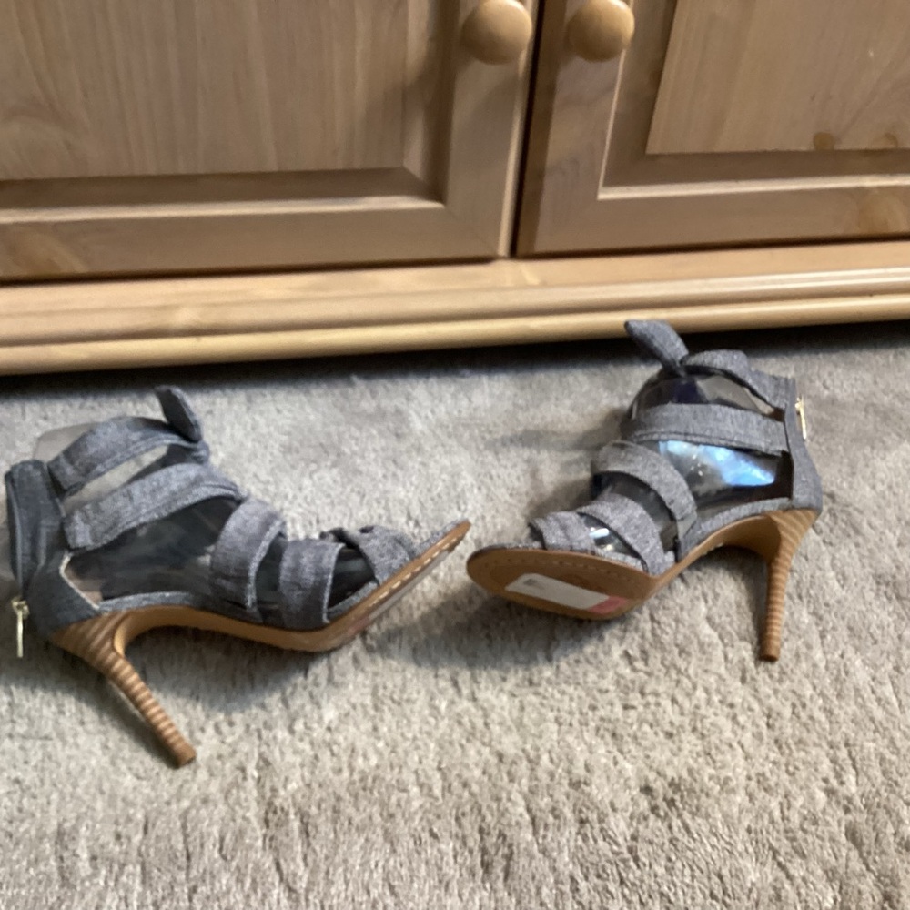 Grey Linen Heels - Picture 2 of 6